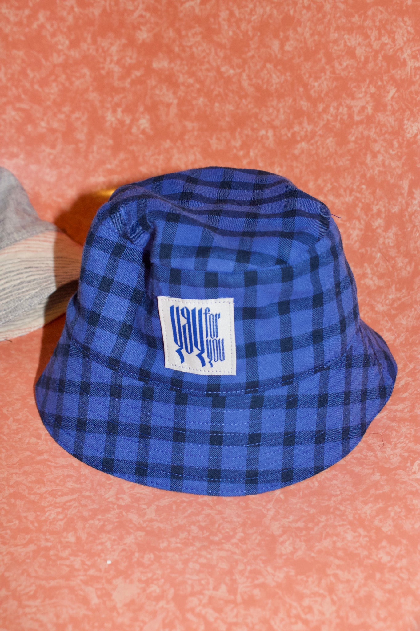 THE BUCKET HAT BLUE CHECK